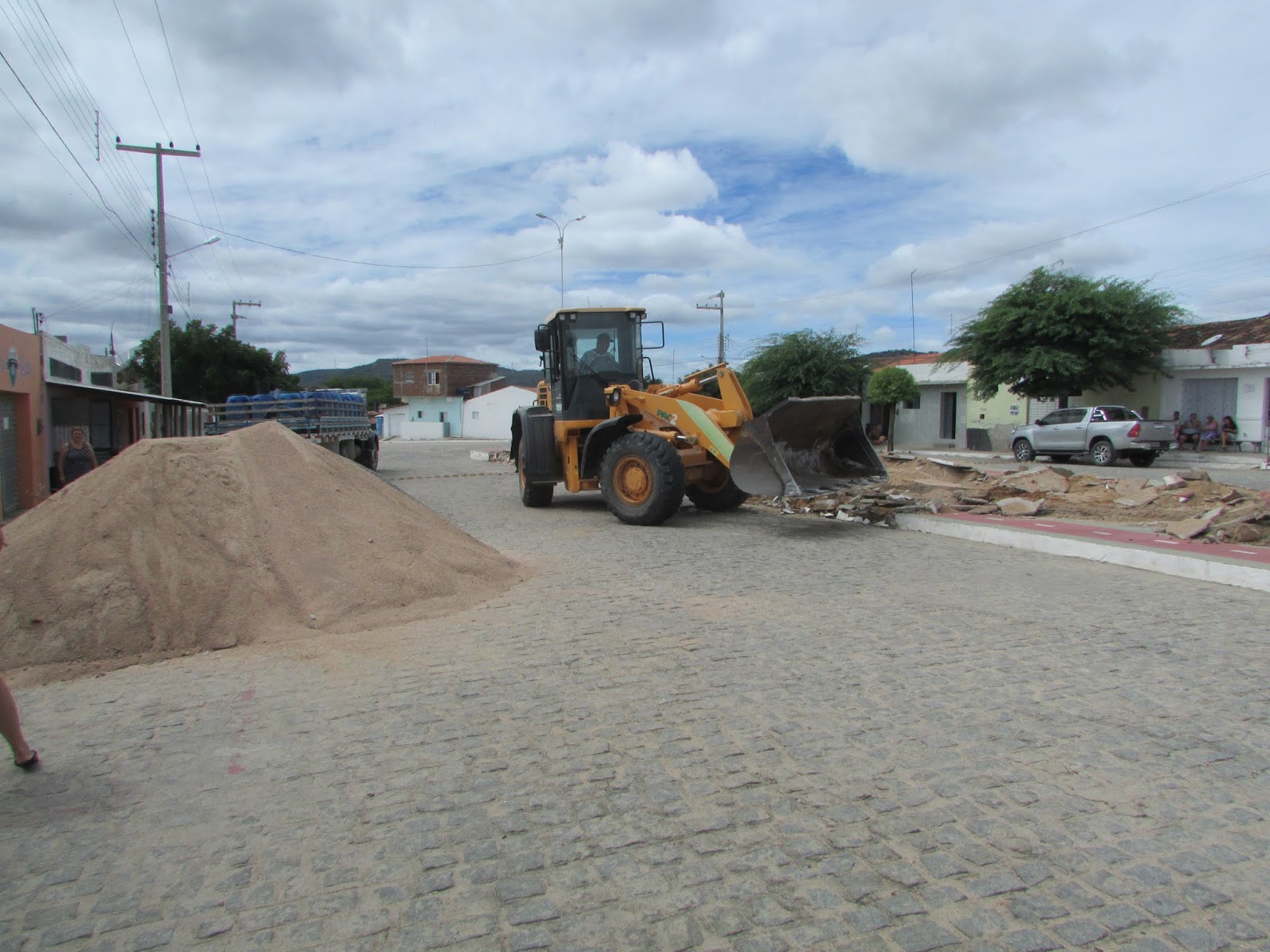 IMG_0473 Prefeitura de São João do Tigre inicia construção da nova Praça de Eventos do Distrito de Cacimbinha