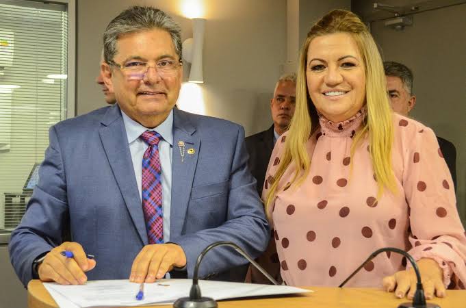 adriano DEFINIDO: Adriano anuncia pré-candidatura de Eliane Galdino à prefeita de Pocinhos