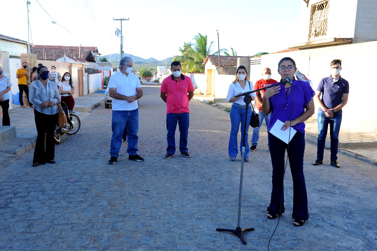 Anna-Lorena-entrega-mais-uma-etapa-de-ruas-pavimentadas-em-Monteiro-1 Anna Lorena entrega mais uma etapa de ruas pavimentadas em Monteiro