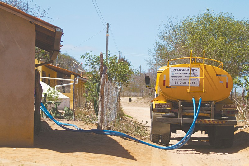 Carros-Pipa-abastecem-262-Cisternas-e-garantem-acesso-à-água-potável-na-zona-rural-2 Carros Pipa abastecem 262 Cisternas e garantem acesso à água potável na zona rural de Monteiro