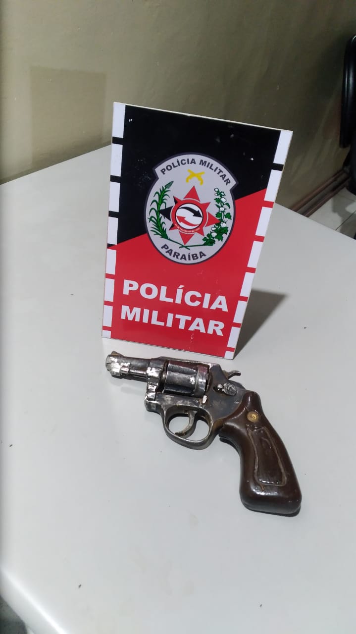 arma-presa-pm Polícia Militar prende suspeito e apreende arma de fogo em Monteiro