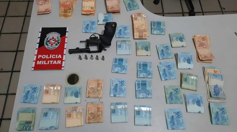 dinheiro-recuperado Polícia Militar intercepta carro e recupera mais de 30 mil reais roubados na Paraíba