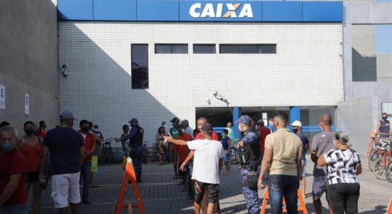 CAIXA-FILA Auxílio emergencial de R$ 300 é pago a 1,6 milhão de pessoas nesta quinta; veja se você recebe