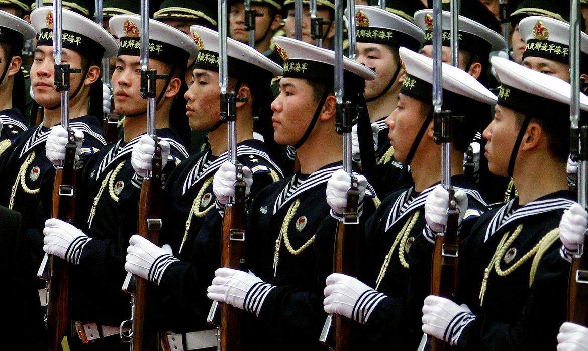 CHIN China realiza cinco exercícios militares simultâneos