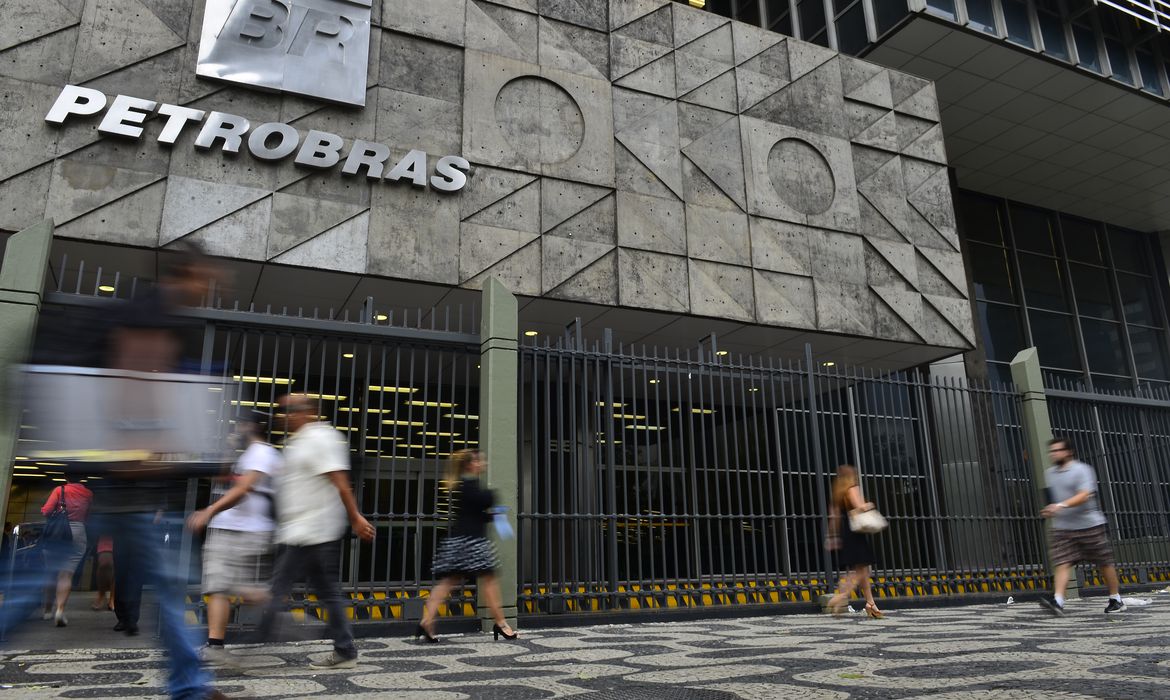 abr5101 Gasolina sobe 4% nas refinarias, anuncia Petrobras