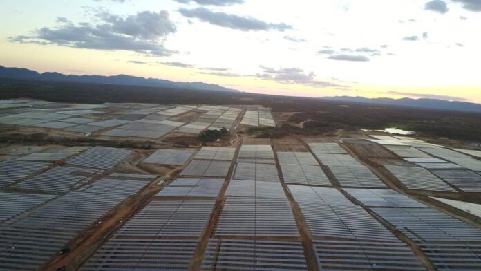 silar-placas Bolsonaro conhece Complexo de Energia Solar na Paraíba