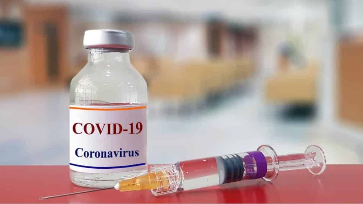 vacina-1 Sintomas que causaram pausa no teste da vacina de Oxford são revelados