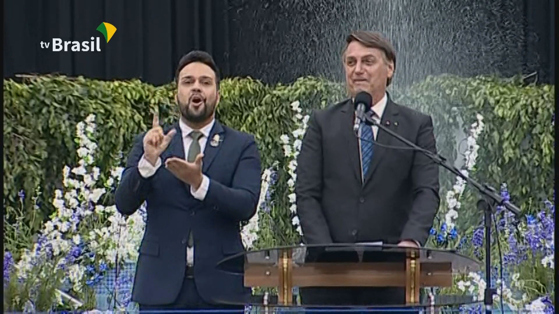 16244_5C47230E839C599B Bolsonaro quer pastor evangélico no STF e sugere começar sessões com oração