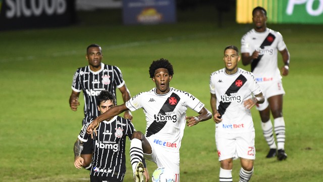 21-1- Everaldo marca no fim, e Corinthians vence o Vasco em São Januário