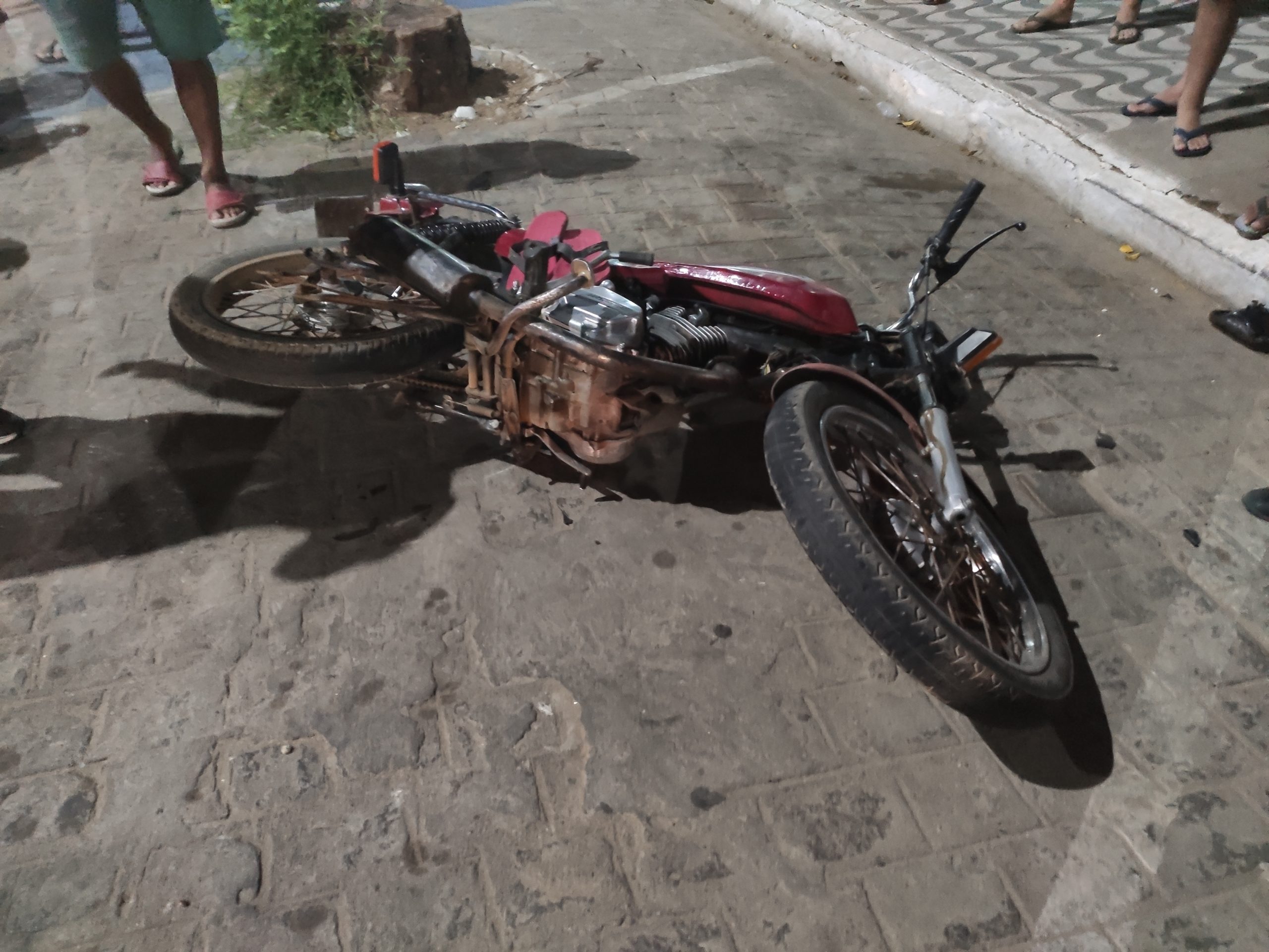IMG_20201023_175642-scaled Colisão entre carro e moto deixa uma pessoa ferida em Monteiro