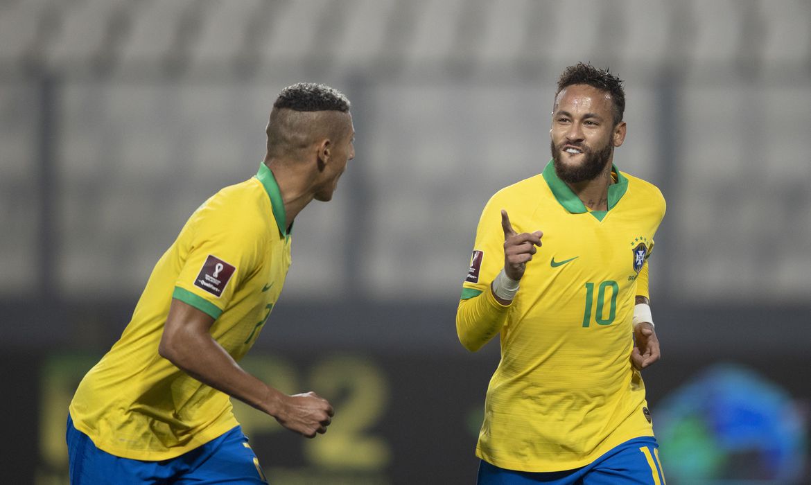 brasil Neymar marca três vezes e seleção vence Peru nas Eliminatórias