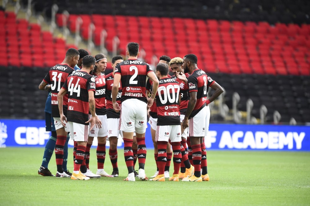 flamengo Após goleada sofrida pelo Flamengo, Filipe Luis alerta: "Temos muito a corrigir"