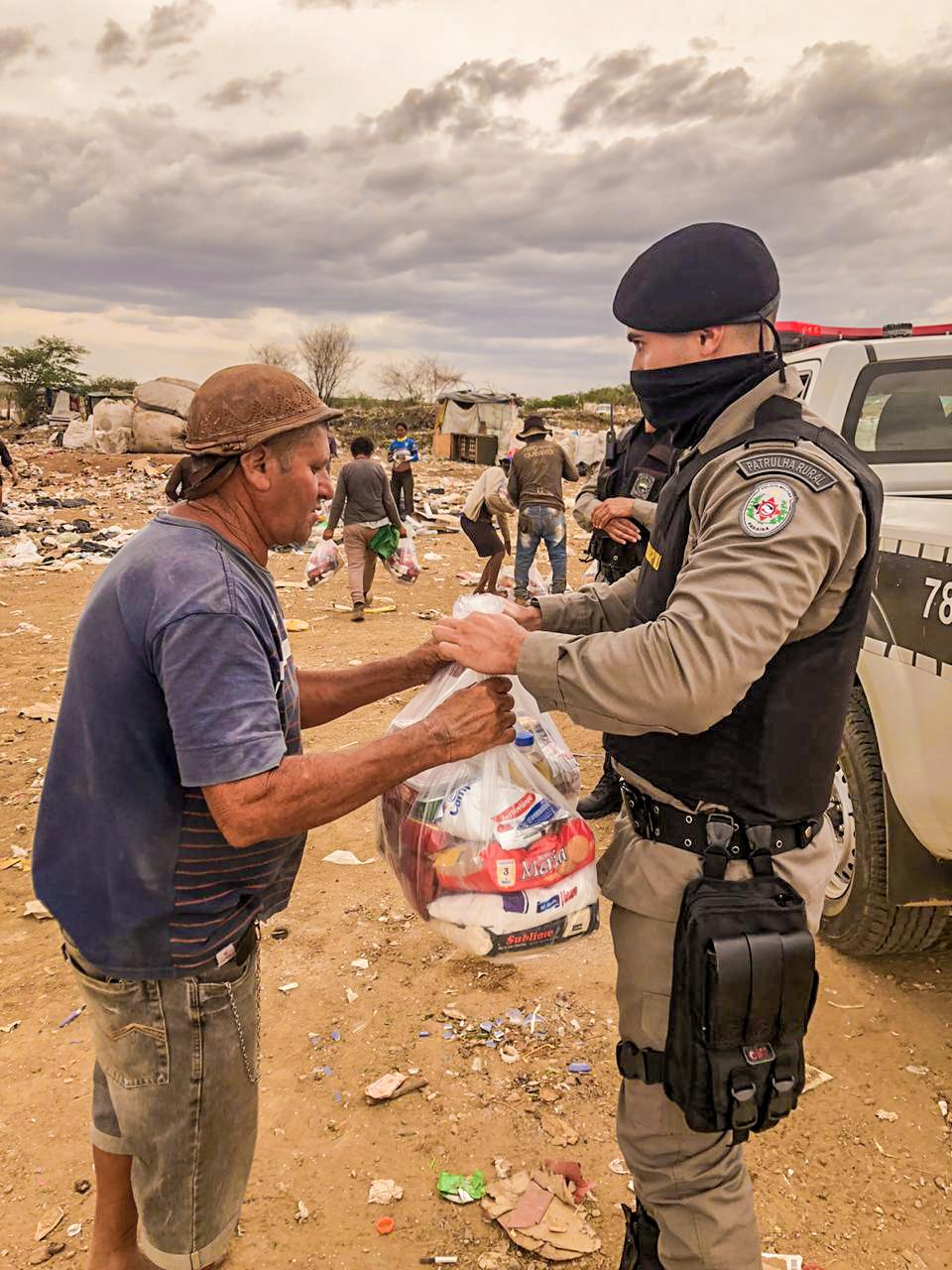 IMG-20201224-WA0027 OPERAÇÃO BOAS FESTAS SOLIDÁRIAS: Polícia Militar do 11º BPM de Monteiro promove doações para famílias carentes