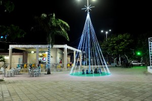 Iluminacao-de-Natal-encanta-populacao-e-visitantes-em-Monteiro-2 Iluminação de Natal encanta população e visitantes pelas ruas de Monteiro