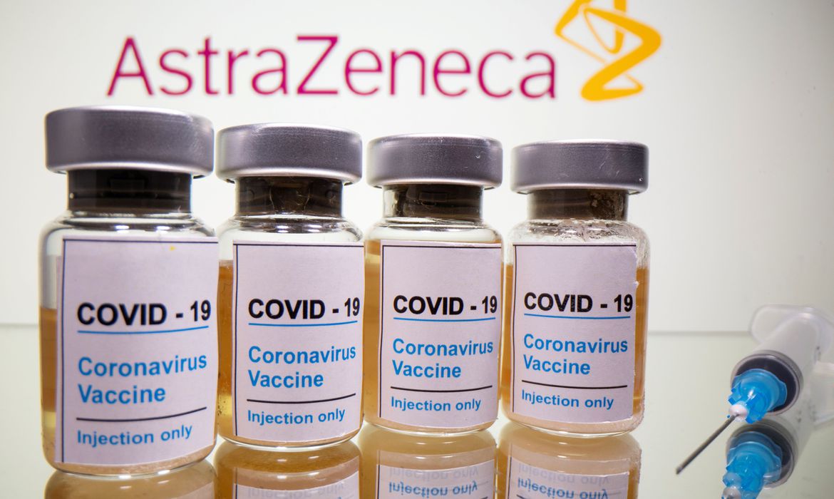 2020-11-04t192156z_1_lynxmpega31lb_rtroptp_4_health-coronavirus-britain-vaccine Laboratório indiano prevê envio de doses ao Brasil em duas semanas