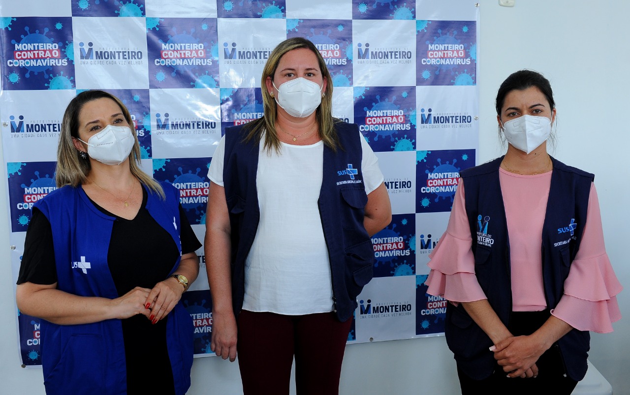 Enfermeira-do-Hospital-Regional-Santa-Filomena-e-a-primeira-a-receber-a-vacina-contra-a-Covid-em-Monteiro-2 Enfermeira do Hospital Regional Santa Filomena é a primeira a receber a vacina contra a Covid em Monteiro