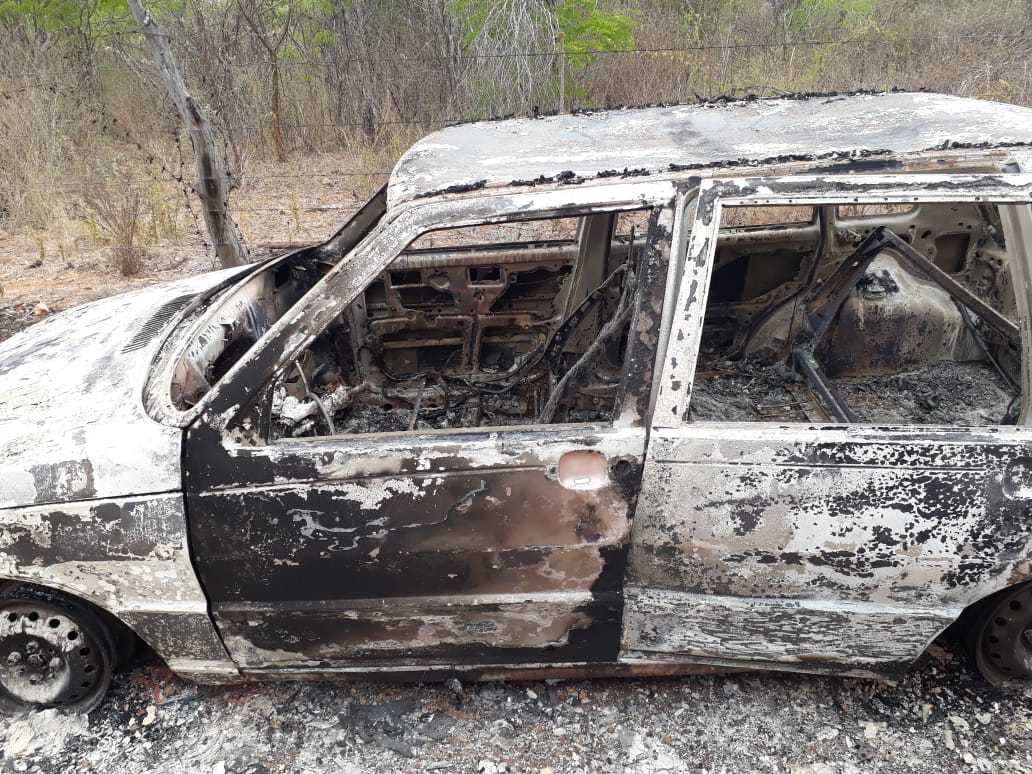 IMG-20210122-WA0134 Carro roubado é encontrado incendiado na zona rural de Monteiro