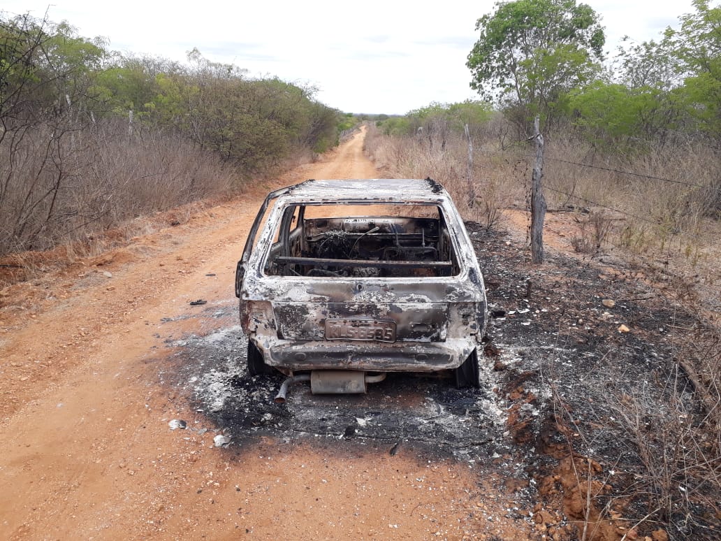 IMG-20210122-WA0139 Carro roubado é encontrado incendiado na zona rural de Monteiro