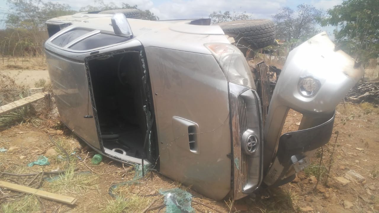 IMG-20210125-WA0105-1 Motorista perde o controle e capota Hilux na zona rural de Monteiro