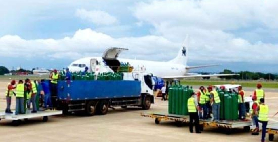 IMG_20210116_121543 Gusttavo Lima mostra avião com 150 cilindros de oxigênio para Manaus
