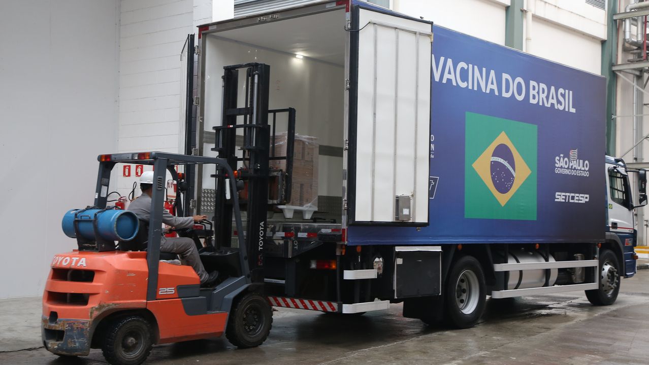 distribuic-o Butantan libera 900 mil vacinas para que Ministério da Saúde distribua aos estados