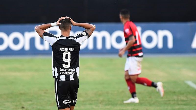 ee5d1d90 Atlético-GO vence de virada e aumenta calvário do Botafogo no Brasileiro