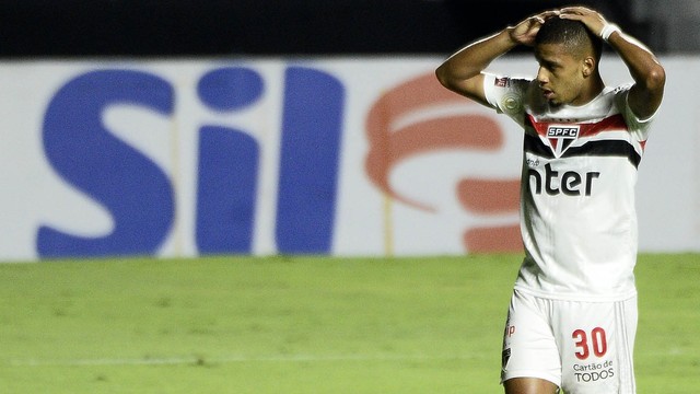 sao-paulo São Paulo vacila no Morumbi, cede empate ao Coritiba e vê título cada vez mais longe