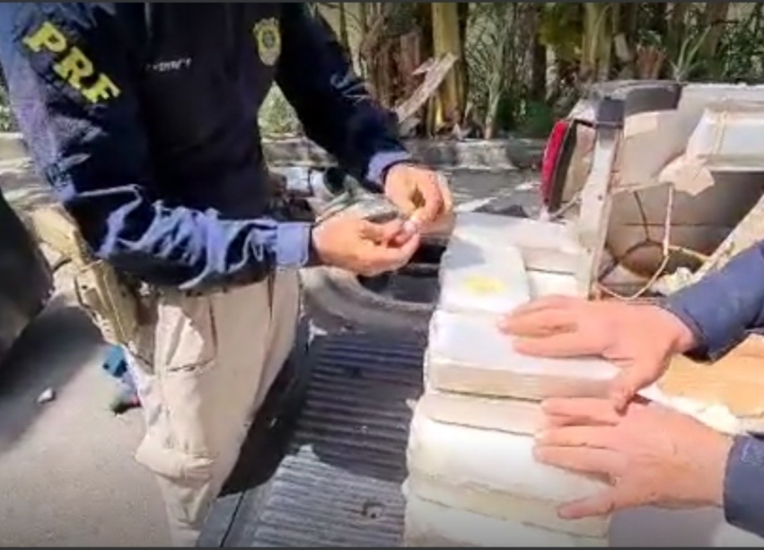 IMG_20210202_155206 PRF na Paraíba apreende 60kg de pasta base de cocaína escondida em fundo falso de caminhonete