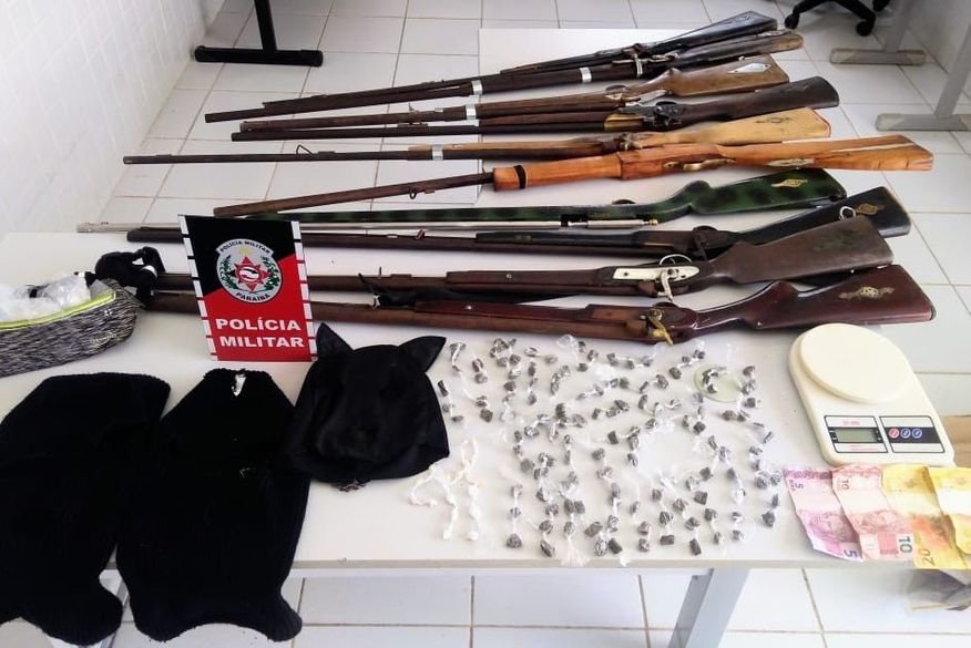 armas_e_drogas_apreendidas_em_mari Polícia apreende 10 armas de fogo e drogas em casa utilizada pelo tráfico na  PB