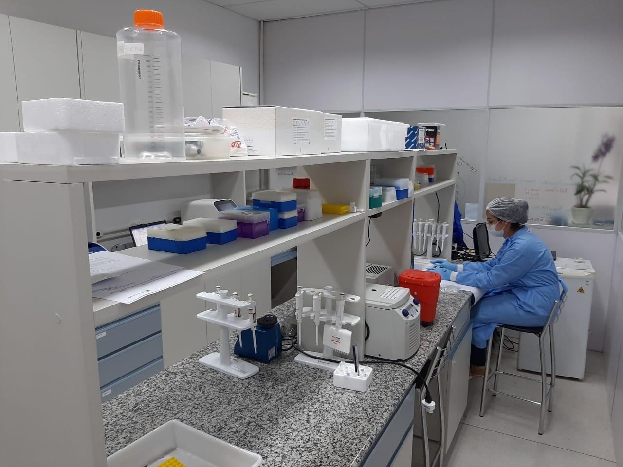 laboratorio-do-ct-vacinas-centro-de-tecnologia-em-vacinas-da-ufmg-universidade-federal-de-minas-gerais-que-estuda-vacina-contra-a-covid-19-com-insumos-totalmente-nacionais-1614371046082_v2_1280x960 Vacina totalmente brasileira contra a Covid-19 entra na 2º fase e pode ficar pronta em um ano