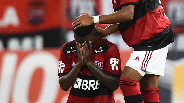 66 Flamengo vence o Nova Iguaçu com golaço de Max nos acréscimos, na estreia do Carioca