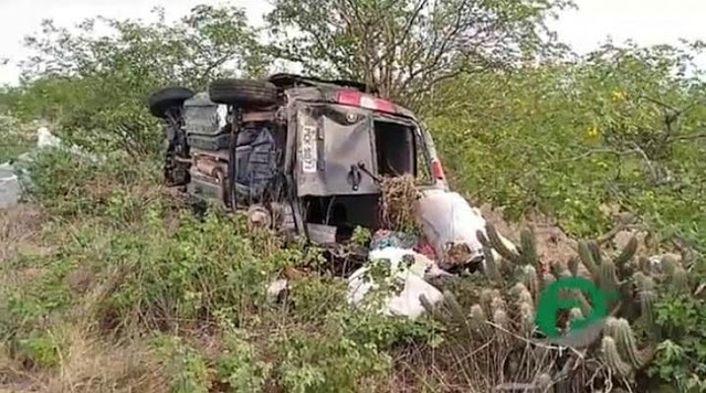 ACIDENTE-JATAUBA-AGRESTE-VIOLENTO Sulanqueiros do Congo, tentam escapar de assalto e sofrem grave acidente com vítima fatal