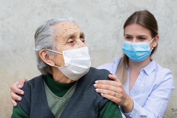 Covid-19-em-idosos Casos de Covid em idosos acima de 90 anos caem após vacinação