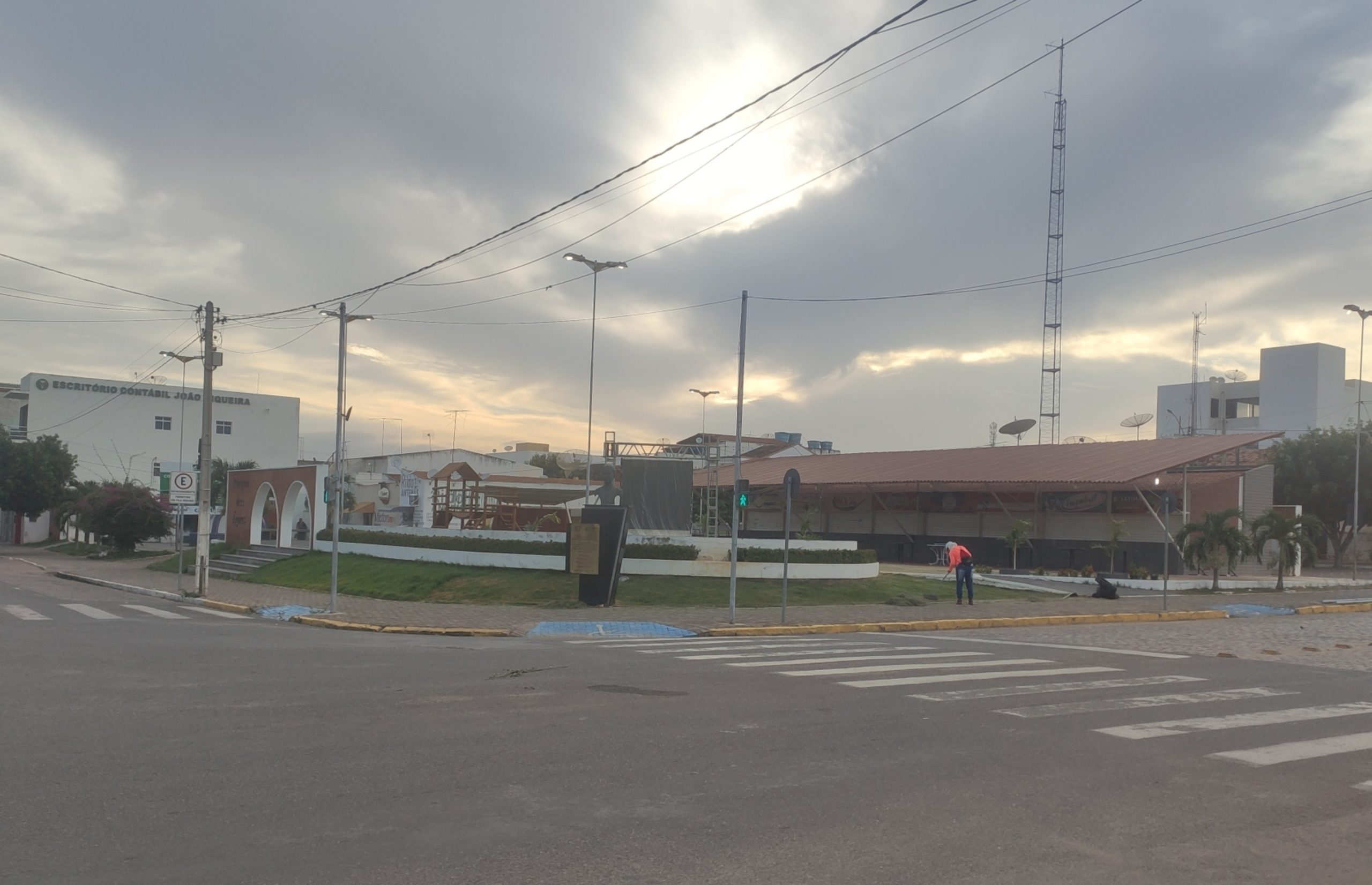 Praca-parque-das-aguas-monteiro-scaled Decreto: Bares e restaurantes só poderão funcionar aberto ao público até as 19h, em Monteiro