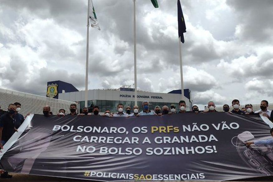aaewngcjlw8asscut Policiais rodoviários federais fazem protesto contra Bolsonaro