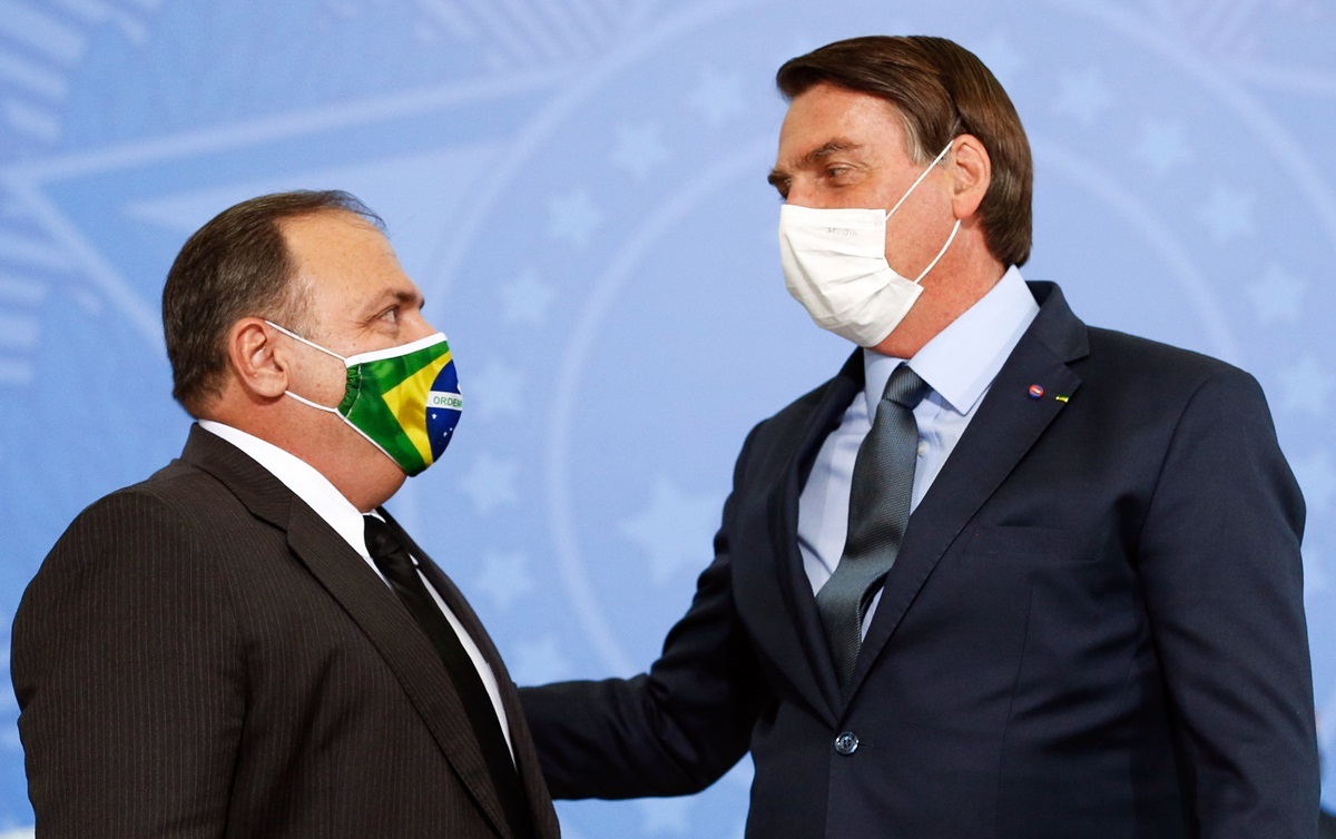 bolsonaro-e-pazuello Bolsonaro se reúne com Pazuello e mais 3 ministros em Brasília