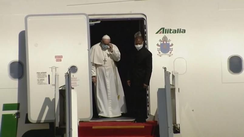 papa-francisco-desembarca-no-aeroporto-de-bagda-em-primeira-vista-oficial Papa Francisco chega ao Iraque para viagem histórica