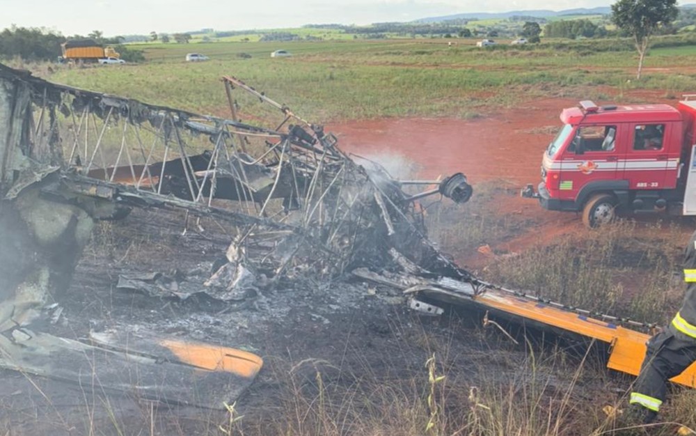 queda-aviao2 Avião cai e mata piloto carbonizado após monomotor pegar fogo em Goiás