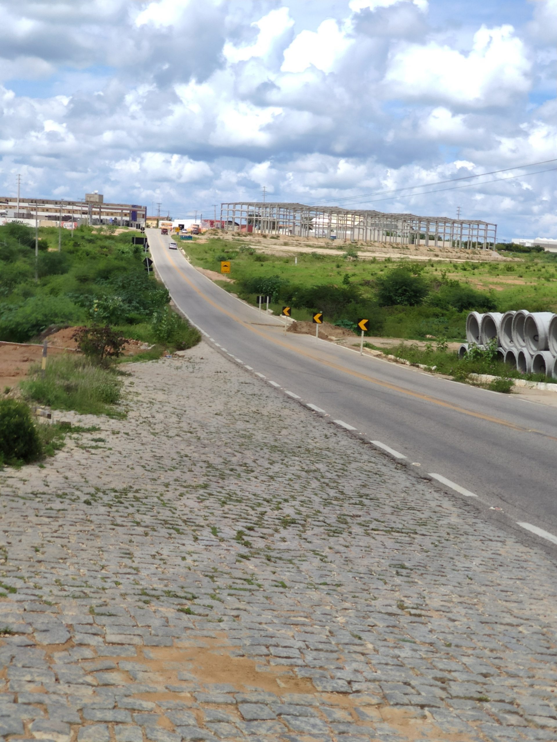 1619348328233-scaled Buraco na pista leva risco a motoristas em Monteiro