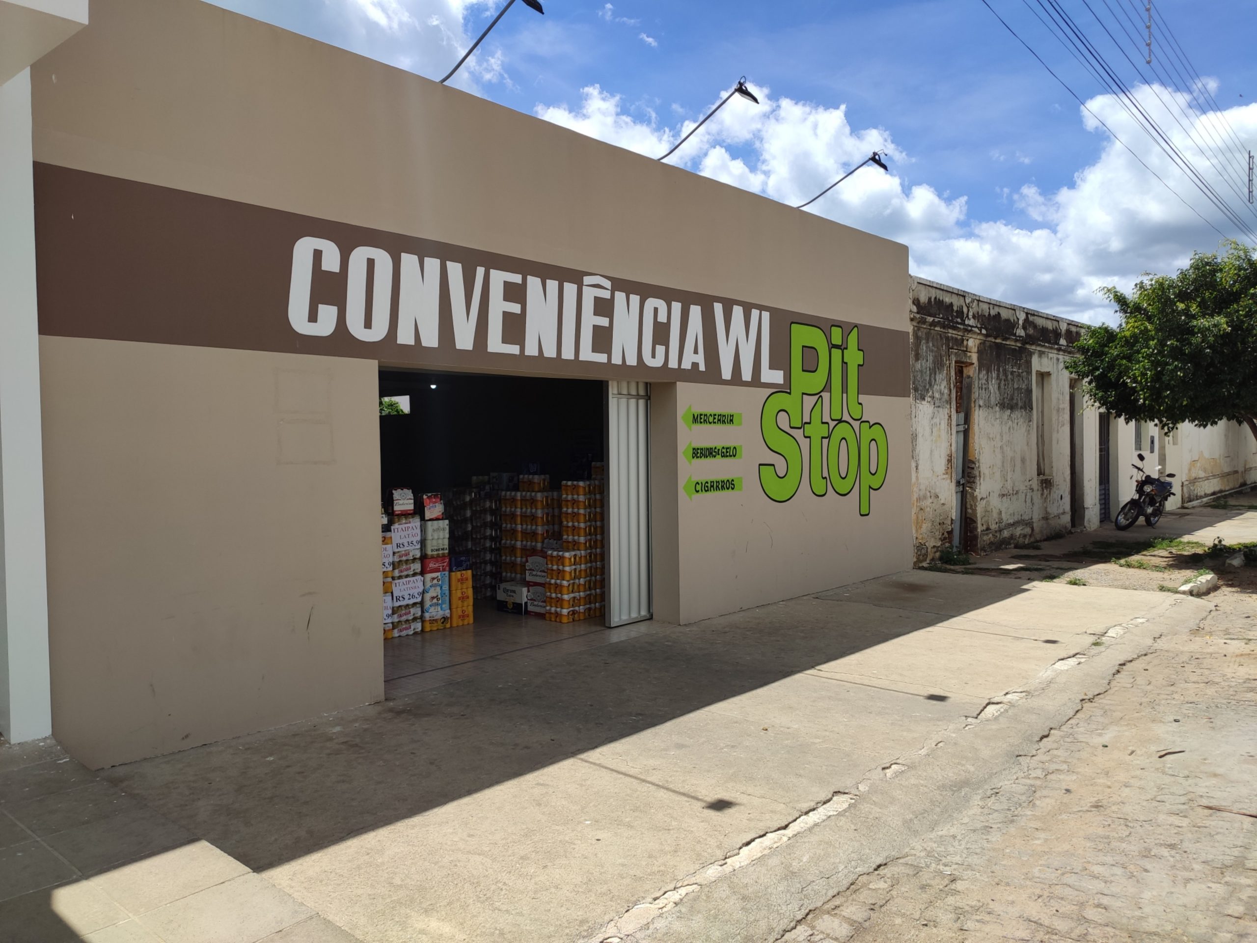 1619708230543-scaled Bandidos furtam bebidas e cigarros em loja de conveniência no centro de Monteiro