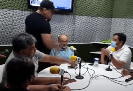 8d32a6e0-97d4-11eb-97ed-34409ed241fe Homens invadem estúdio de rádio e ameaçam radialista por crítica a Bolsonaro