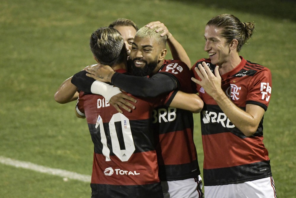 FLAMENGO Flamengo bate o Palmeiras e leva o bi da Supercopa após 18 pênaltis cobrados e duelo histórico