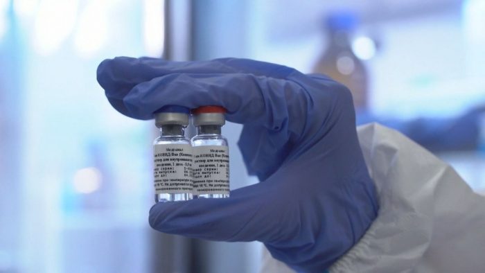 vacina-1-700x394 Butantan entrega 1,1 milhão de doses da CoronaVac ao Ministério da Saúde e paralisa produção da vacina por falta de matéria-prima