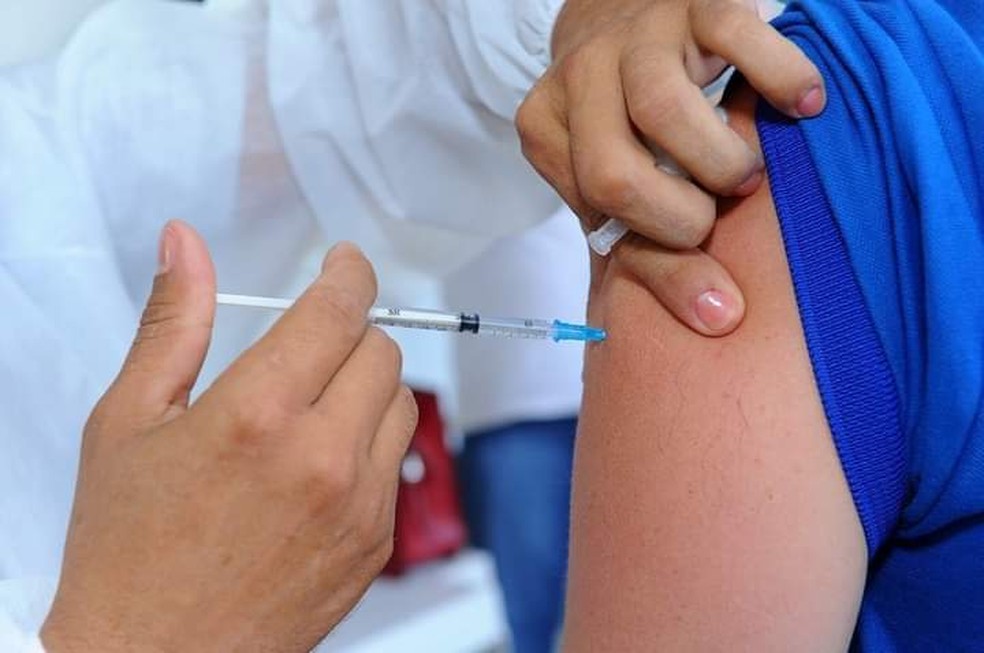 vacina Milhares no Brasil tomaram vacina vencida contra Covid; veja se você é um deles