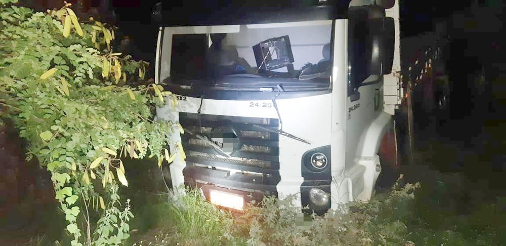 whatsapp-image-2021-04-23-at-08.15.01 Motorista morre após perder controle de caminhão e tombar na BR-110, em Sertânia