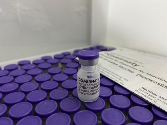 6faf2be6-346a-4784-be32-6ca5a683a810-535x400 Paraíba recebe remessa de doses da Astrazeneca e Pfizer e avança na vacinação contra Covid-19
