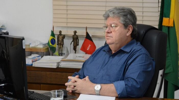 JOAO-AZEVEDO-2-1-700x392 João Azevêdo diz que faz alianças por propósito e com projeto para a Paraíba: “não se faz aliança baseada em nomes”