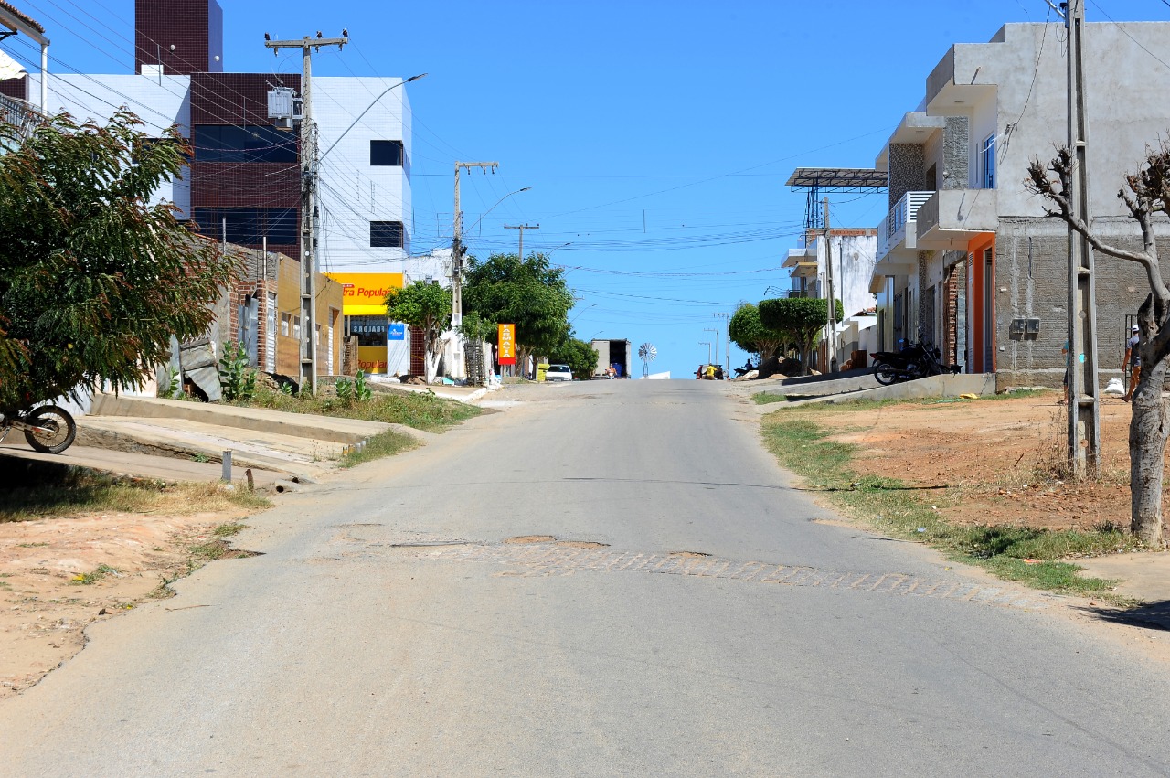 Vila-Popular-2 Governo do Estado fará nova licitação para pavimentação asfáltica em Monteiro