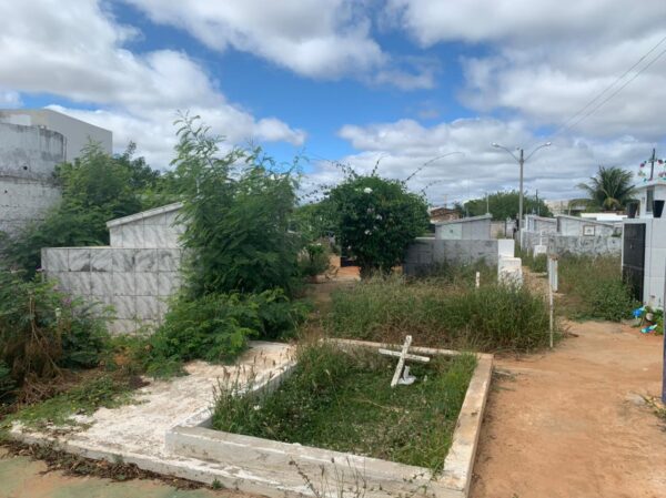 10-600x449-1 Cemitério de Serra Branca não tem mais onde enterrar seus mortos e valas estão sendo abertas nas avenidas