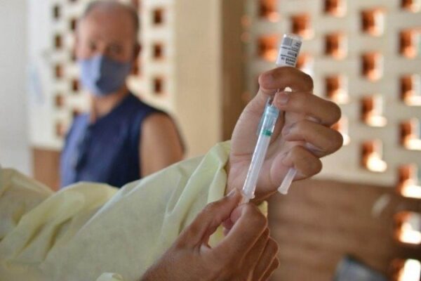1_whatsapp_image_2021_05_03_at_13_48_19__1_-6637772-600x400 Veja como está a vacinação contra a Covid-19 no Brasil